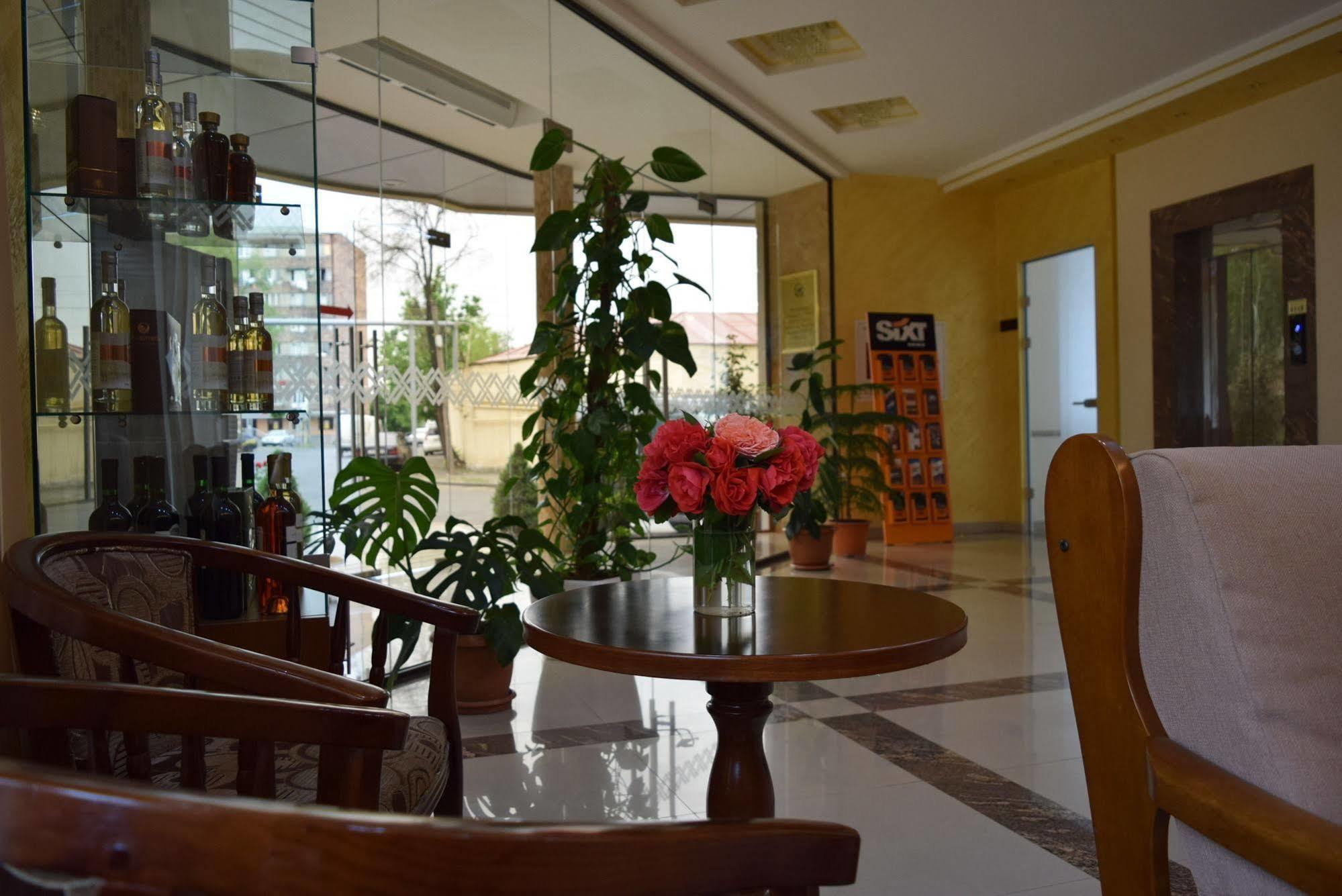 Artsakh Hotel Yerevan Exterior foto